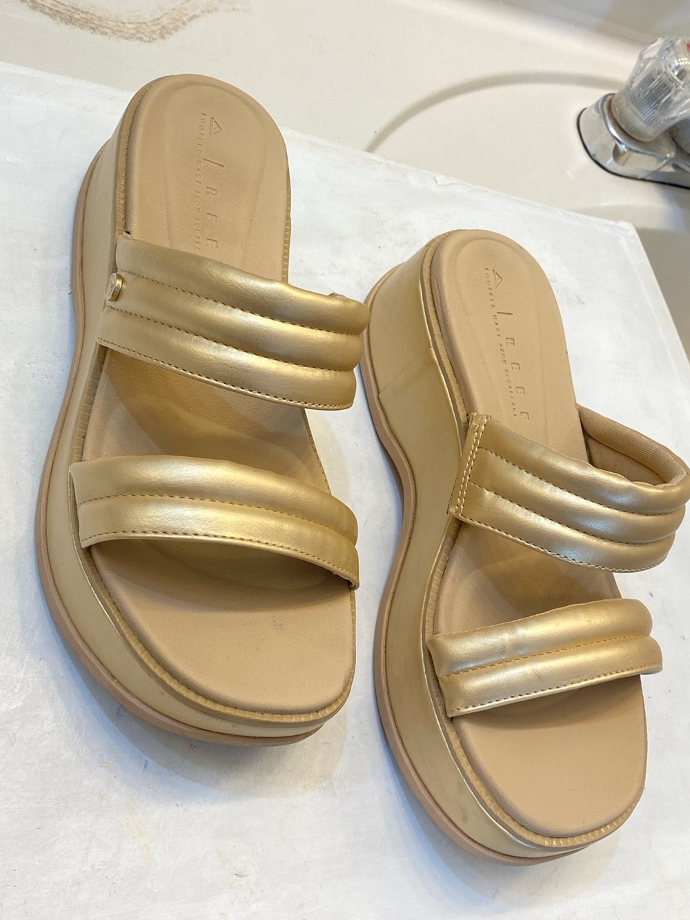 REEF Lofty Lux Hi women sandal size 10 great condition clean interior
